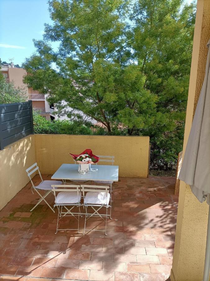 Appartement Proche Mer Avec Terrasse Et Jardin Privatif Hyères Extérieur photo