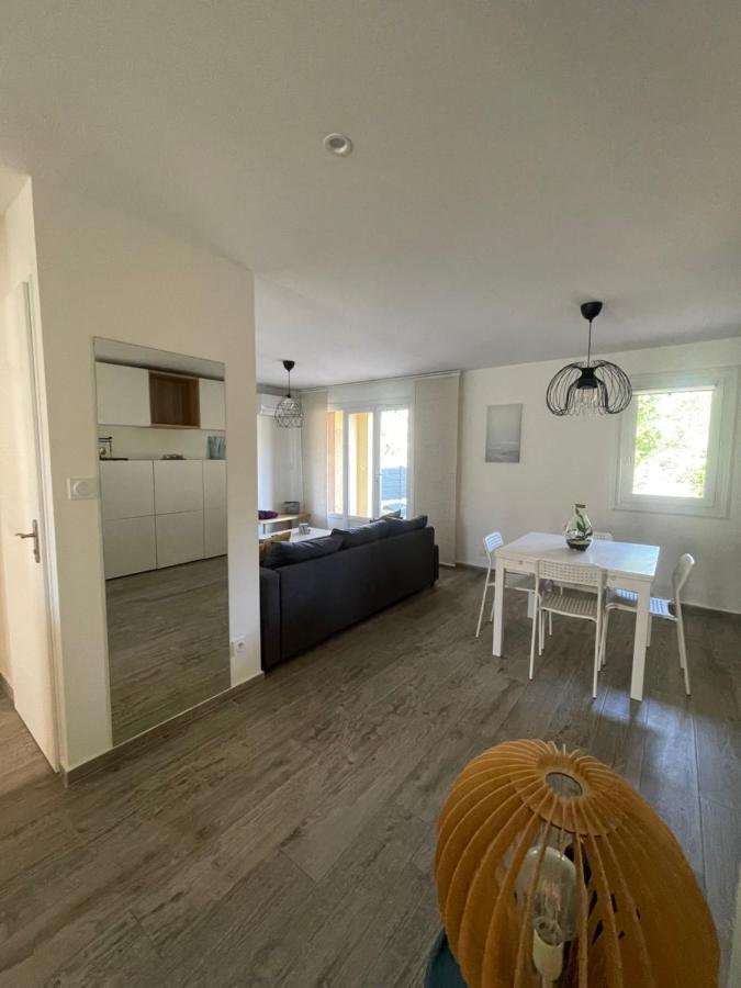 Appartement Proche Mer Avec Terrasse Et Jardin Privatif Hyères Extérieur photo
